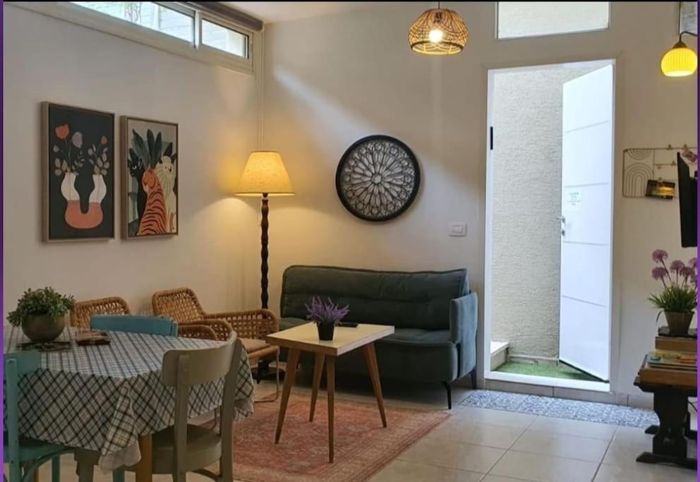 נקודת חן Apartamento Shadmot Devora Exterior foto