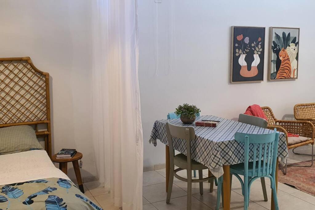 נקודת חן Apartamento Shadmot Devora Exterior foto