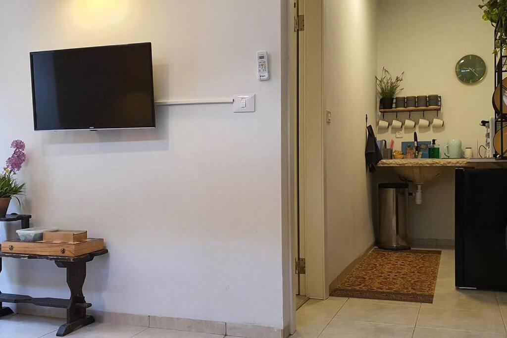 נקודת חן Apartamento Shadmot Devora Exterior foto