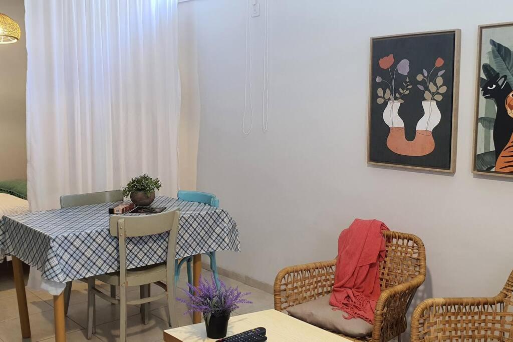 נקודת חן Apartamento Shadmot Devora Exterior foto