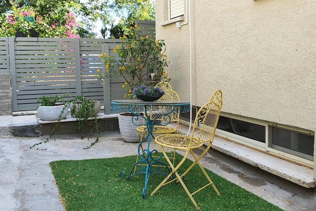 נקודת חן Apartamento Shadmot Devora Exterior foto